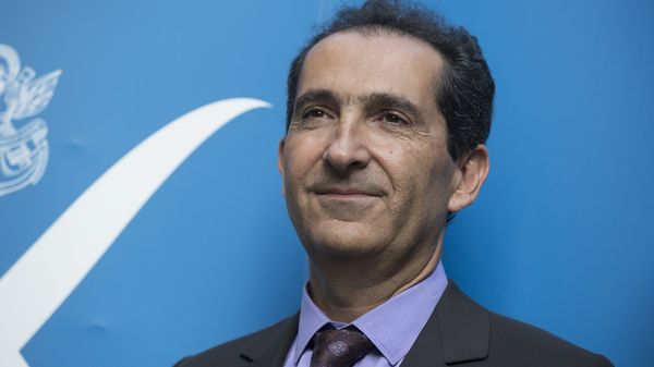 ©Vincent Isore/IP3 ; Paris, France le 24 Juin 2015 - Patrick Drahi (PDG du groupe Altice) preside une reception avec des eleves de l Ecole polytechnique suite au financement d une fondation - Telecom tycoon, head of Altice Group, Patrick Drahi presides a reception with Polytechnique students after financing the foundation "Fondation X" on June 24, 2015 in Paris - Patrick Drahi (MaxPPP TagID: maxnewsworldthree780988.jpg) [Photo via MaxPPP]